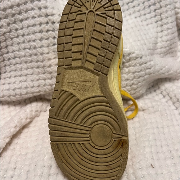 Nike Dunk Low Premium Basic Olympic Edition Yellow Shoes - Picture 4 of 6